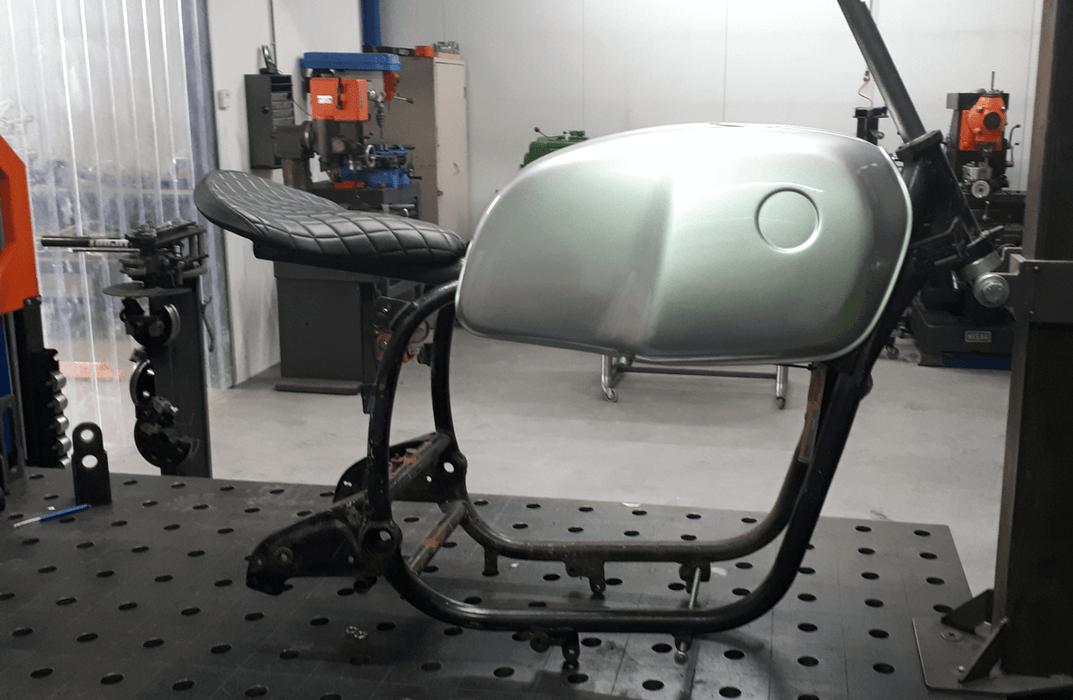 Boucle arrière Bobber BMW avec feux arrière